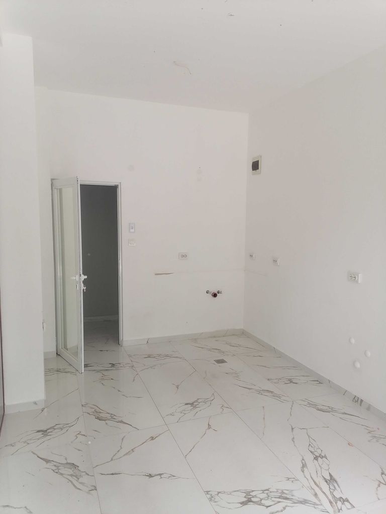 Дава се под наем Магазин в Харманли - 26 кв.м за 255 € - Снимка #8