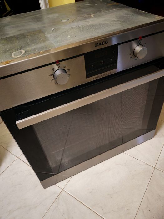 Фурна за вграждане AEG
