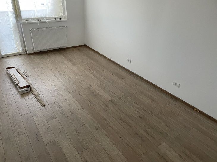 Montaj uși și parchet