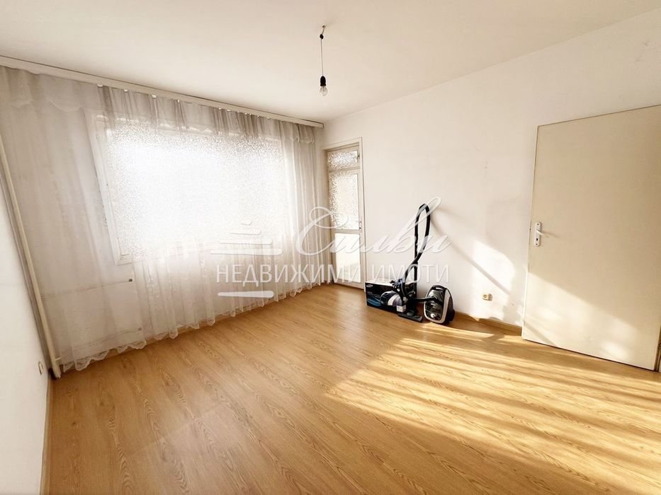 Тристаен ТУХЛЕН апартамент на предпочитан ВТОРИ етаж - до РУМ!