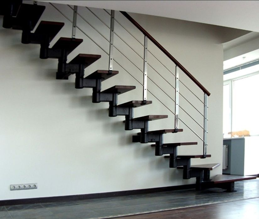 Лестница. Современная металлическая лестница.