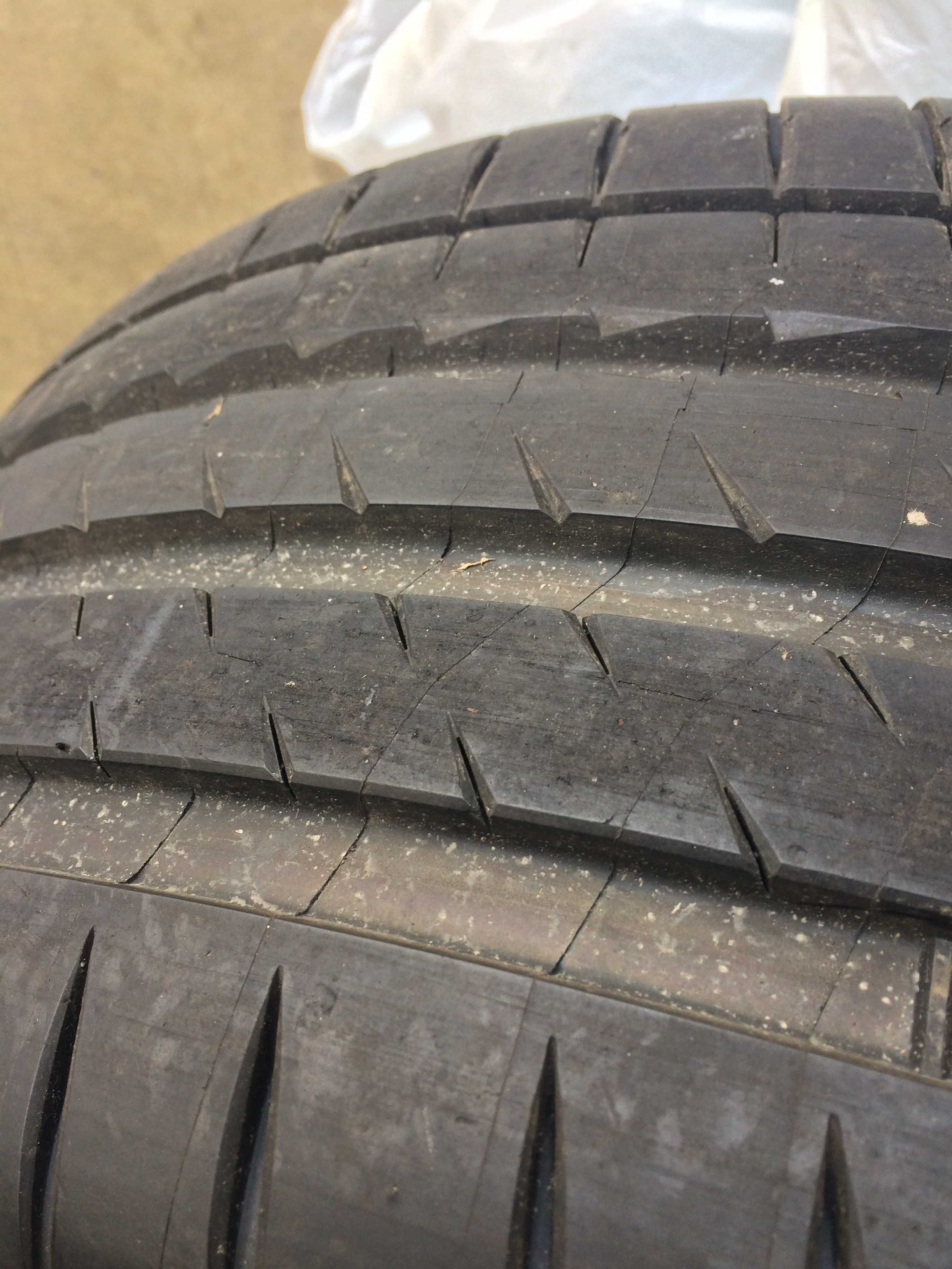 Гуми MICHELIN 255/40/21