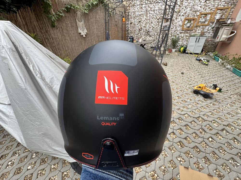 Каска MT helmets LE MANS 2 SV