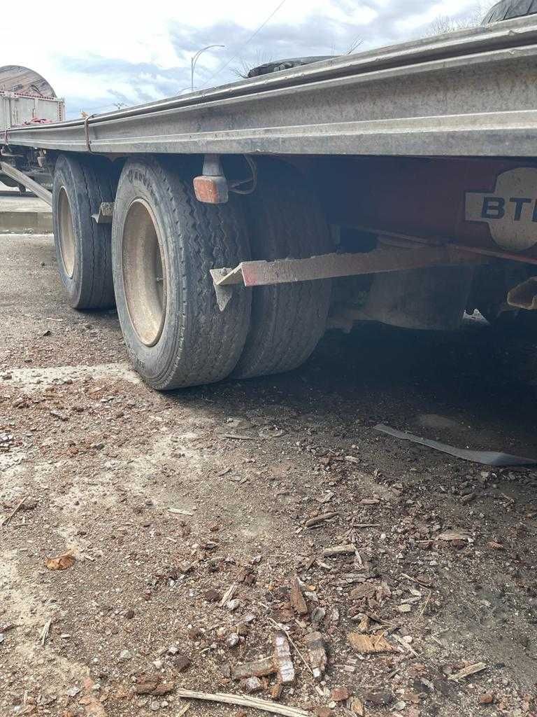 Vând platformă trailer 4500 euro