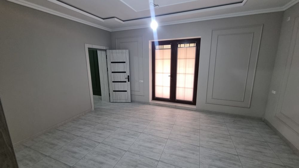 Шахар марказида 3х хоналик под бизнес квартира сотилади 1 этаж.