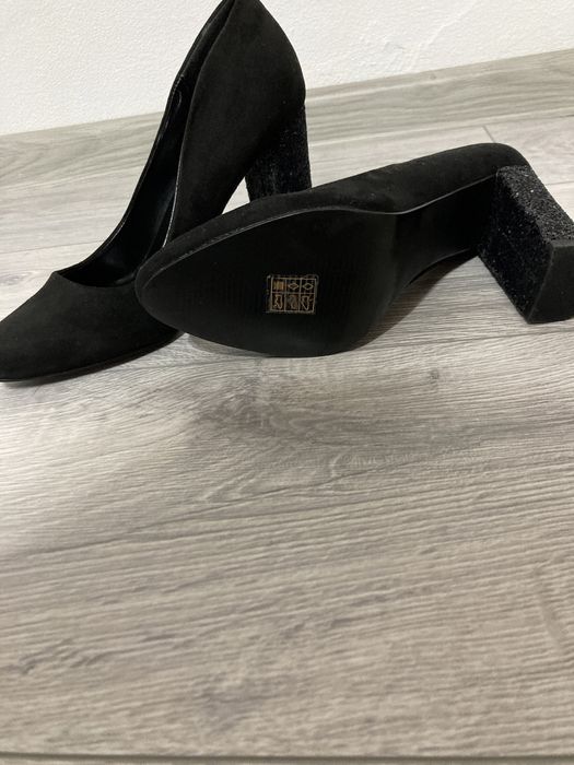 pantofi cu toc cu sclipici