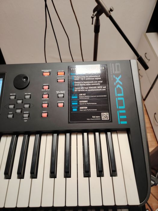 Vând Yamaha modx6 noua cu set că la kronos