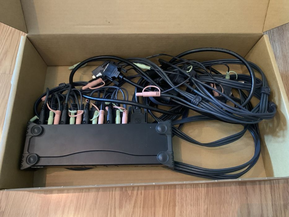 Comutator Switch Distribuitor KVM USB DVI 4 porturi,ATEN CS1764A