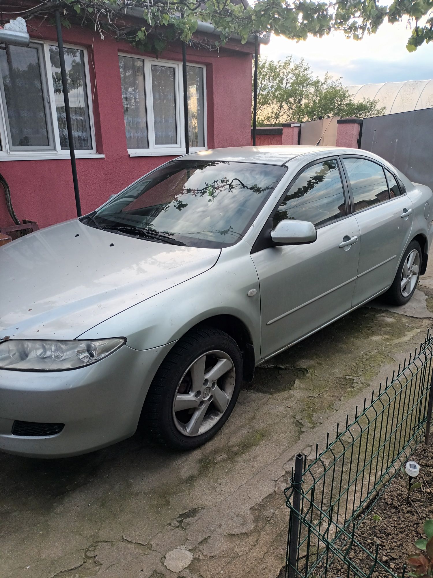 Mazda 6 an 2003 hatchback