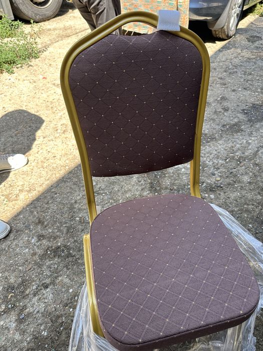 Scaune tapițate pemtru  evenimente, sali conferinte, biserici, birouri