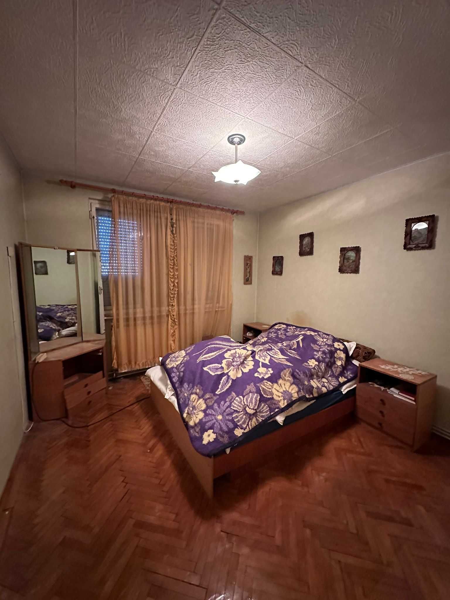 Vand apartament 3 camere decomandat  str. Cernei  - Lugoj