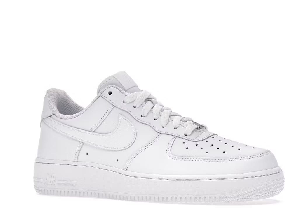 Продавам Nike Air Force 1 Low '07 - Чисто нови