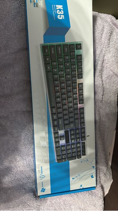 Клавиатура белого цвета