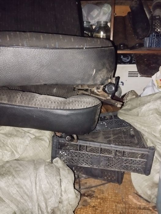 Продам сиденья от ваз 2106, регулировка спинки не работает