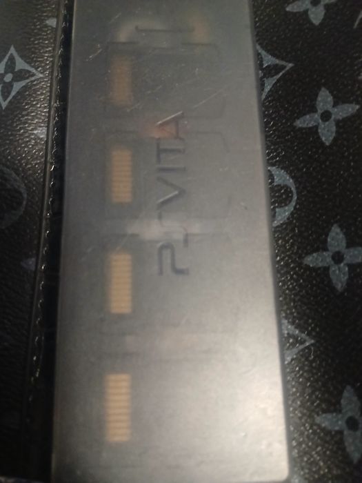 Assalom alekum Psp Vita uchun Aksezsuarlar sotiladi