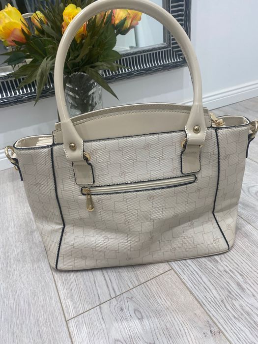 Poșetă crem  nouă