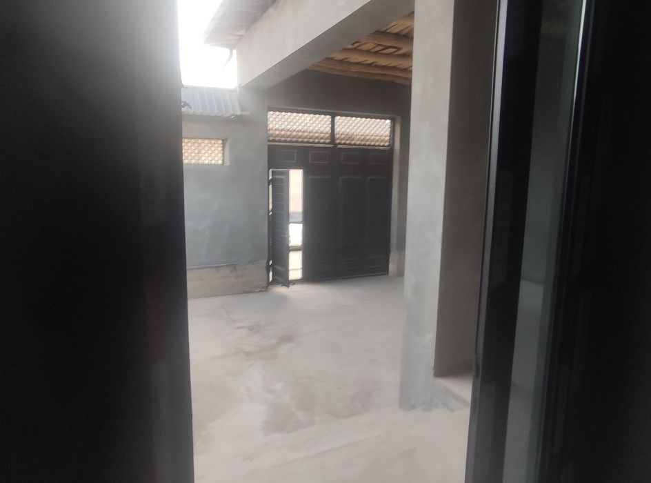 Zangiota ziyoratgohidan 200 metr uzoqlikda hovli sotiladi.