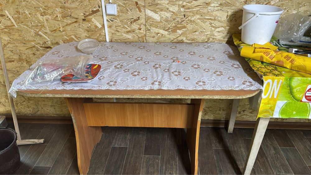 Продам кухонный стол