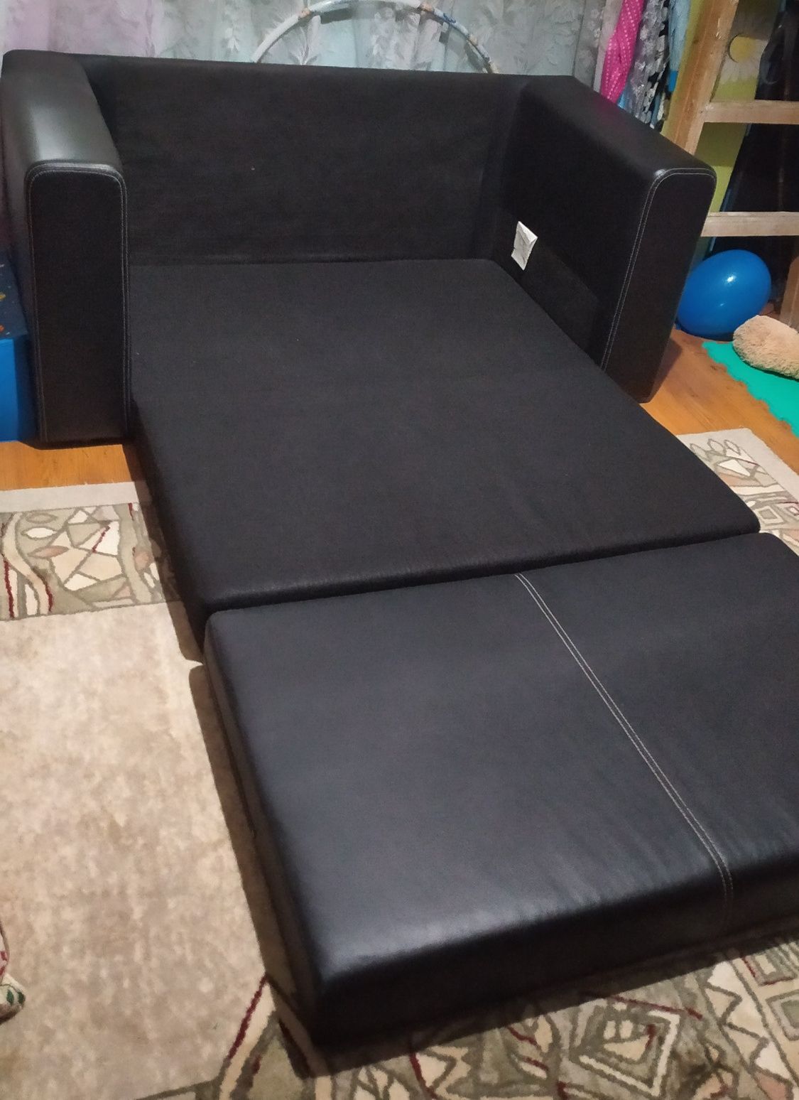 Разтегателен диван, нов! Цвят черен