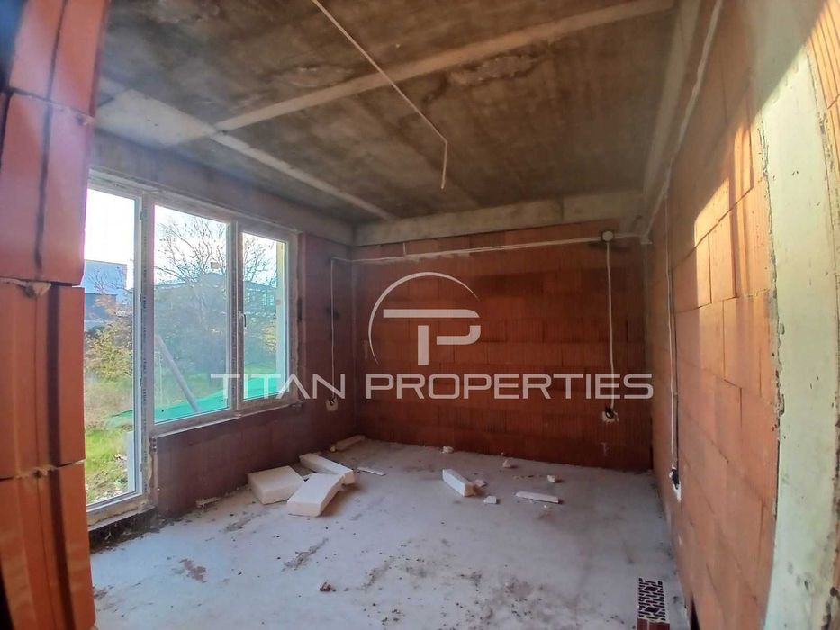 Продава се Тристаен апартамент в Пловдив, Остромила - 86 кв.м за 1391 €/кв.м - Снимка #1