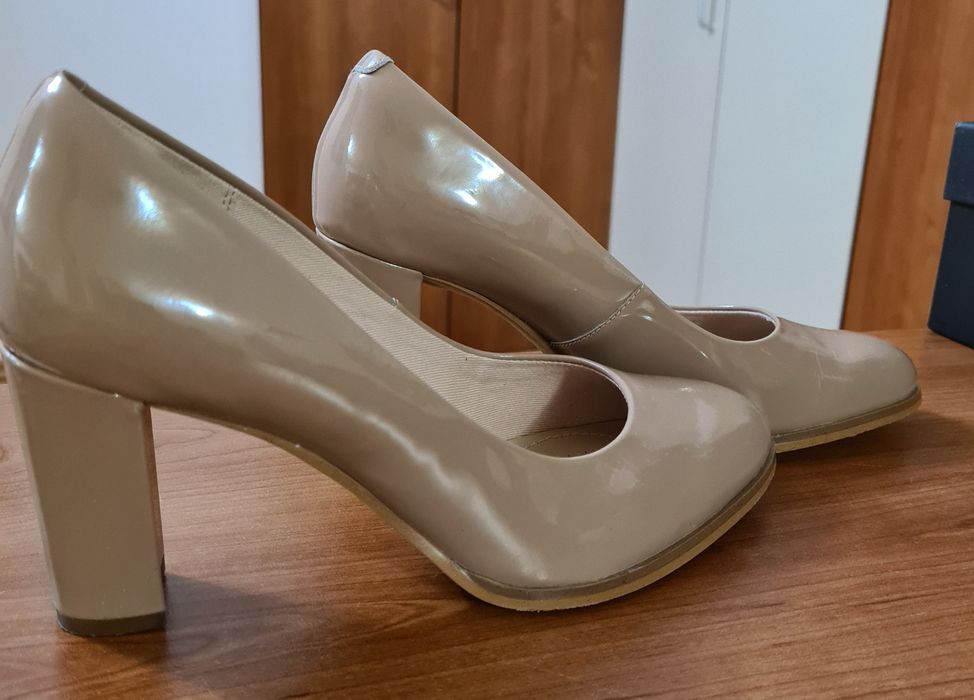 Pantofi Clarks piele lacuita 37