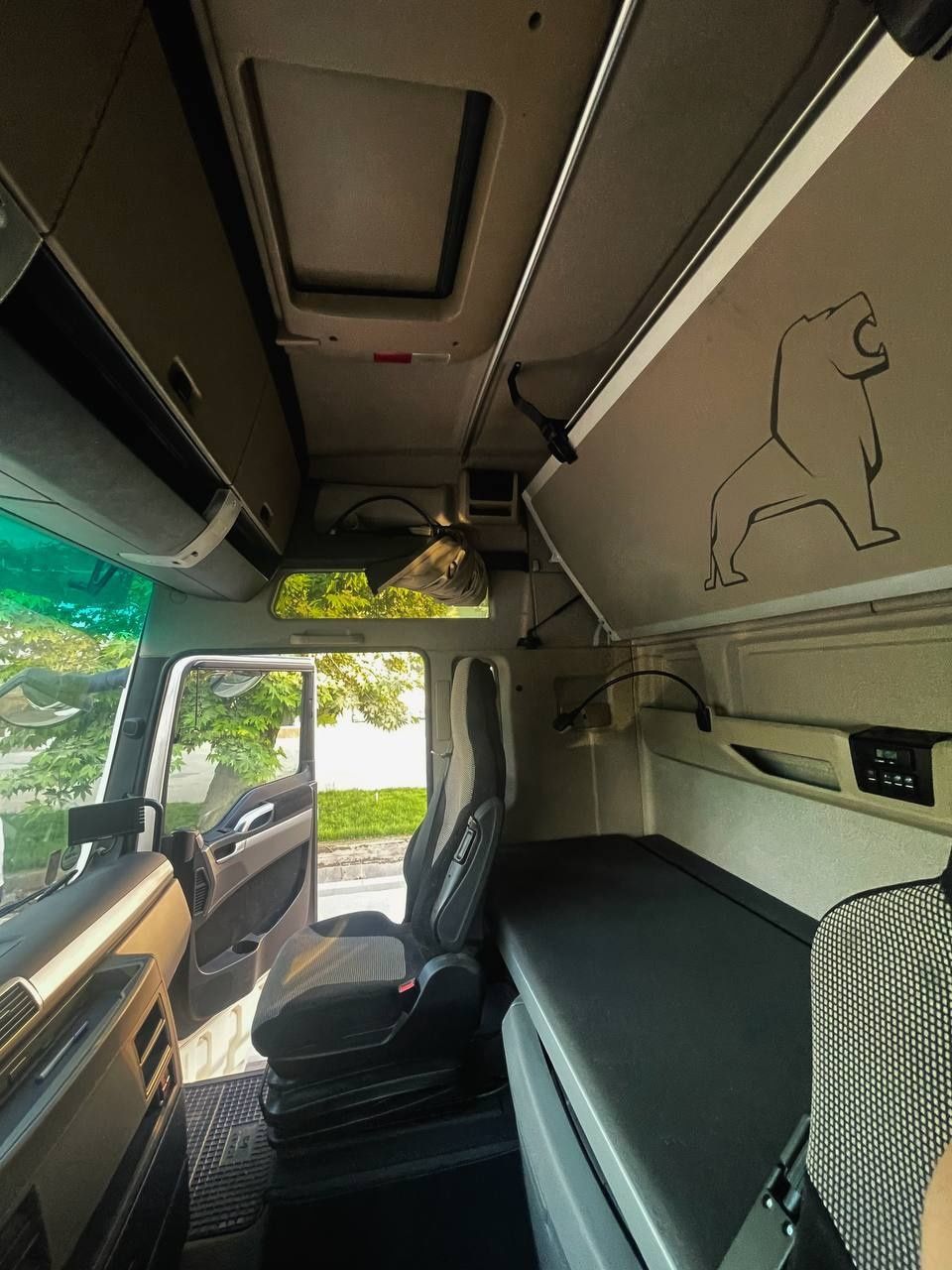 Сотувда Комплект
MAN TGX XXL 460 EURO 6
 KRONE SLS 300 7-см