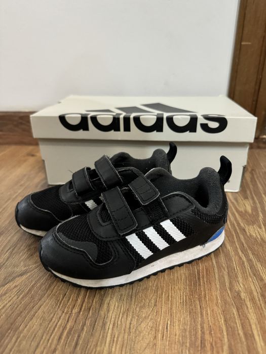 Кроссовка адидас в хорошем состоянии