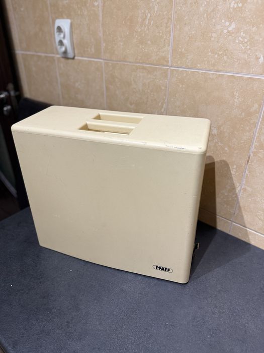 Masina de cusut festonat si butoniere PFAFF 204 Germania