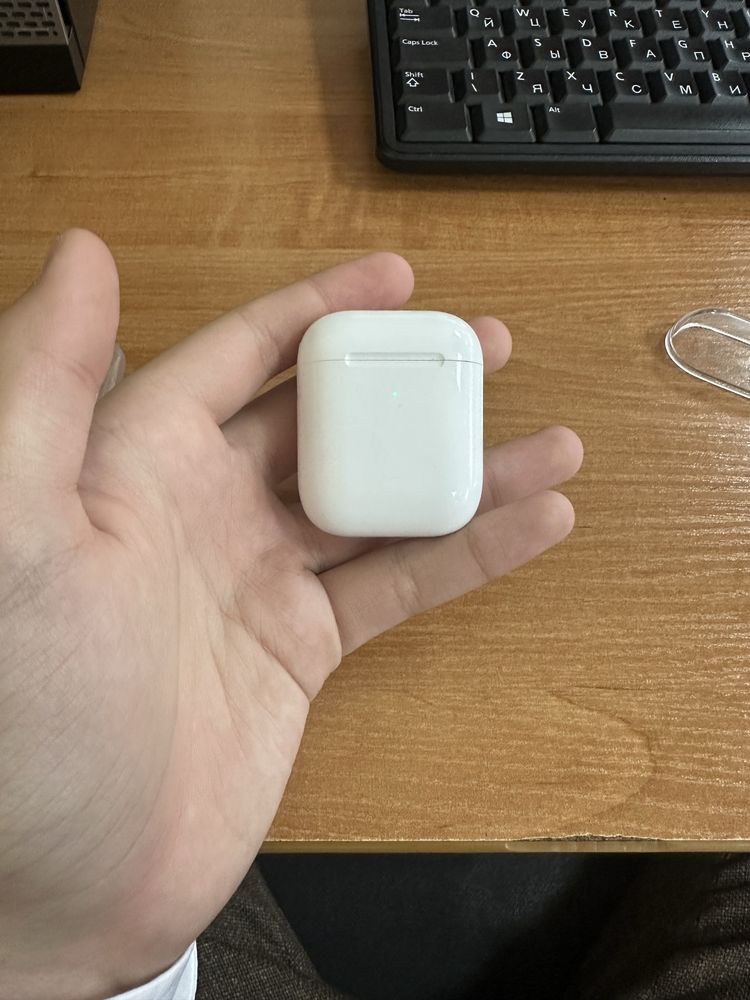 Продам наушники airpods 2, чехол в подарок