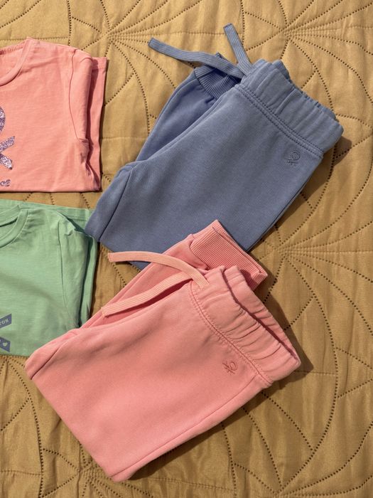 Benetton нови два комплекта долнища с тениски 104 3-4 годинки