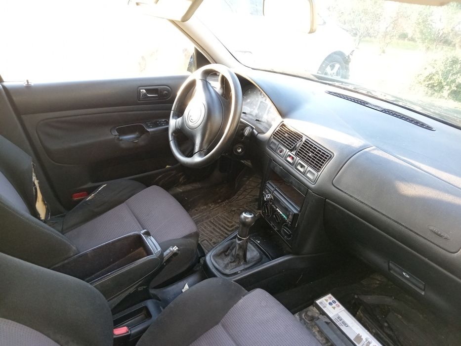 Голф 4 1.9 110 коня всичко работи перфектен мотор и скорости