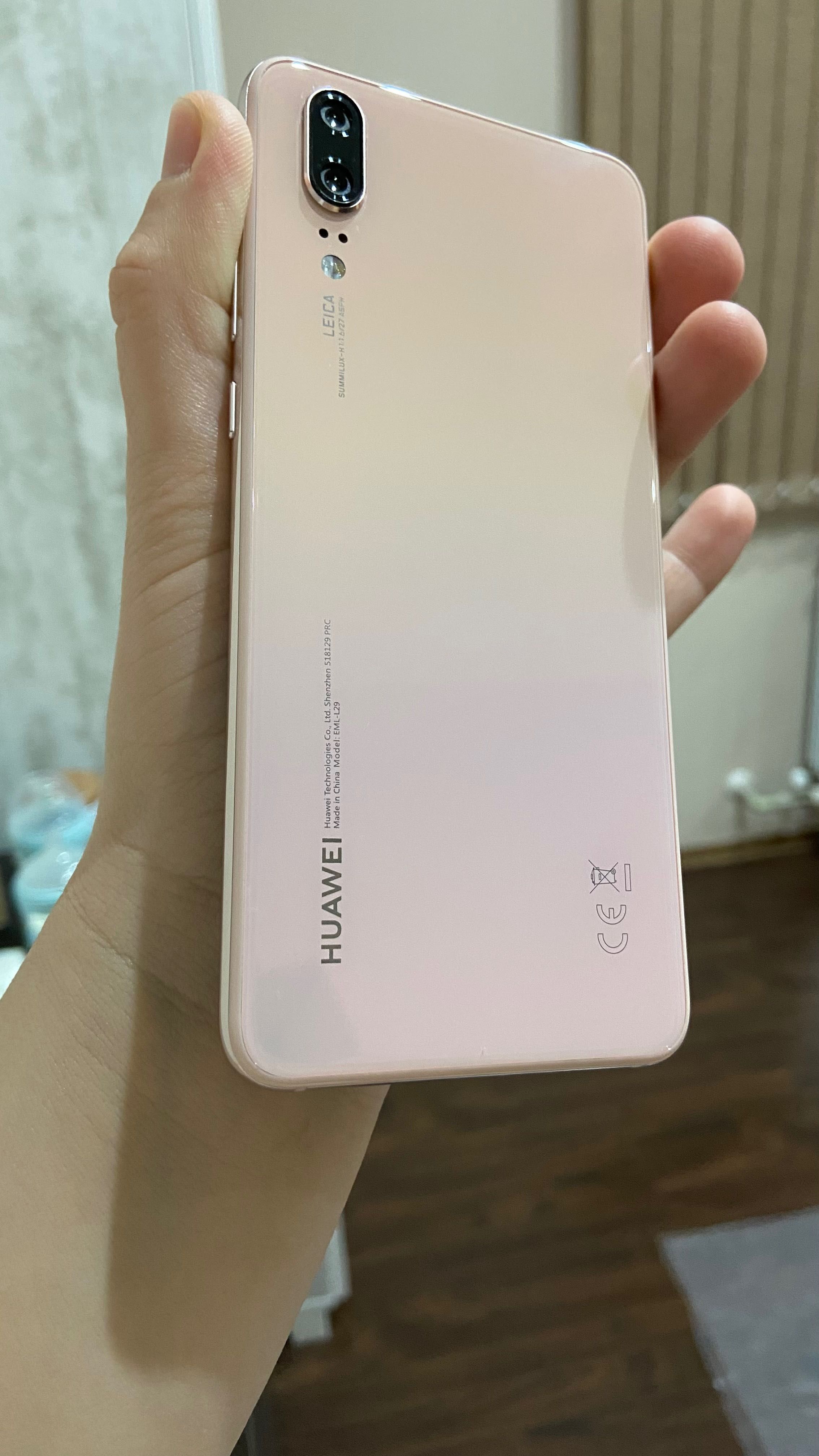 Телефон Huawei p20 64GB