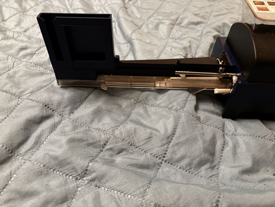 Masina electrica automata de facut tigari /injectat tutun in tuburi.