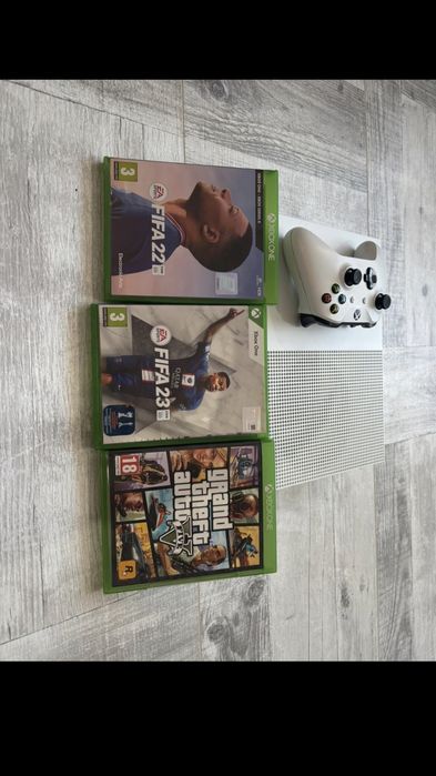 Vând xbox one s 1tb