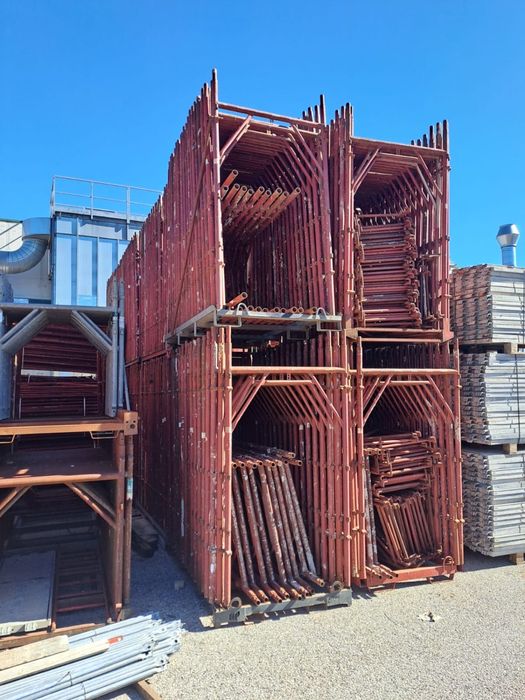 Schela metalica uzata cu gard de vanzare sau chirie/închiriat