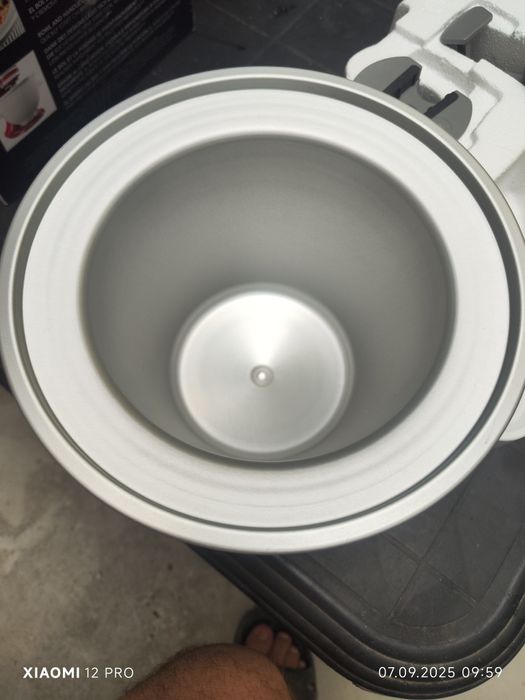 Vând accesoriu ptr.facut înghețată ptr.aparat KitckenAid