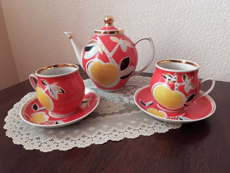 Чайный сервиз " Яблоко" производства СССР  70-х годов прошлого века.