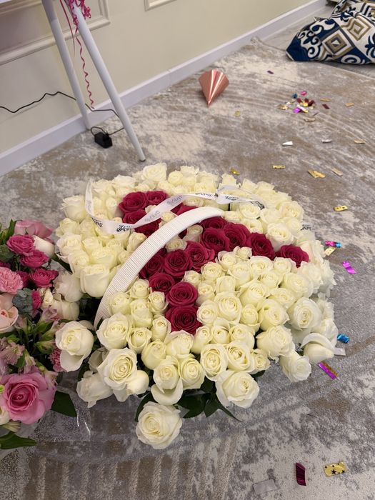 Продается цветы с буквой А.Сегодня утром подарили срочно