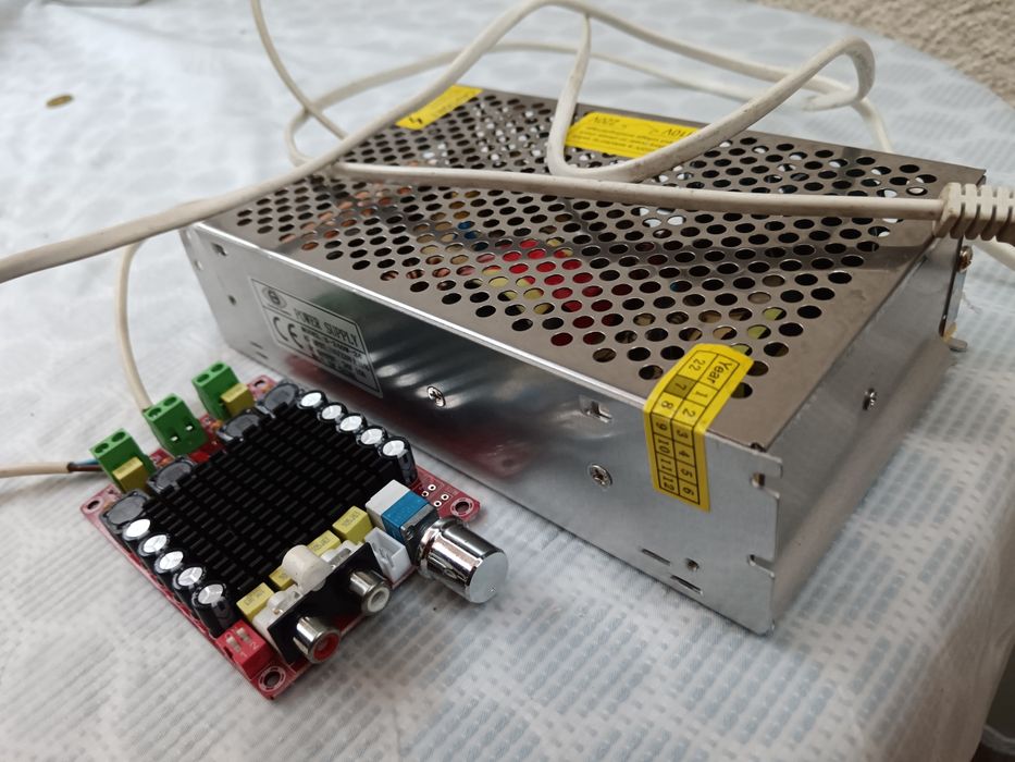 Amplificator 2x100 w plus sursa 24 v 10 A
