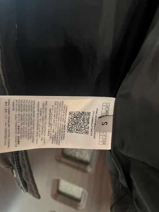 GUESS Geaca de iarna cu umplutura de puf masura S