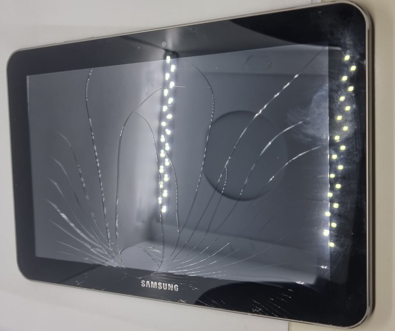 Vand schimb tableta Samsung Galaxy Tab 8.9 geam spart