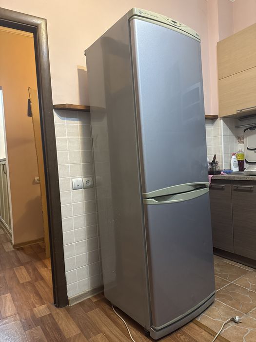 Продам не рабочий LG холодильник.