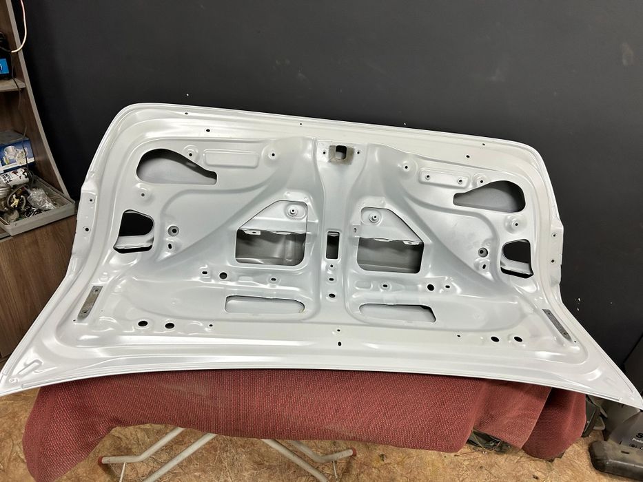 Продам крышку багажника тайота королла Е210 кузов