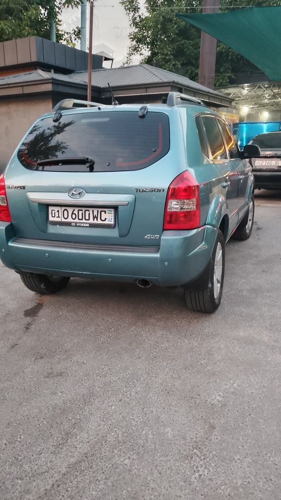 Hyundai Tucson full 2 L 4x4 2008 года в идеальном состоянии.