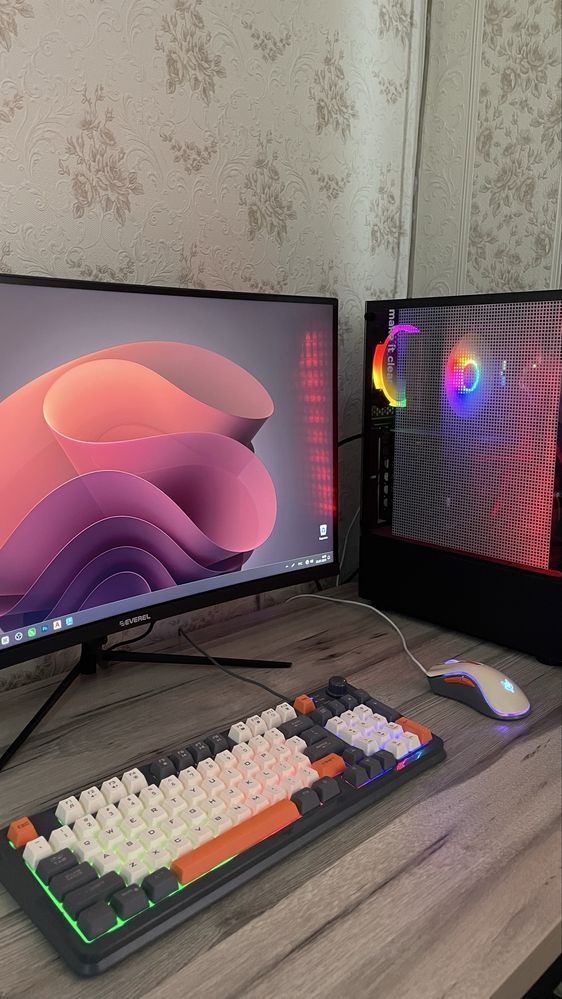 Intel Core i7-12700F, RAM: 32GB DDR5, MSI RTX 4060