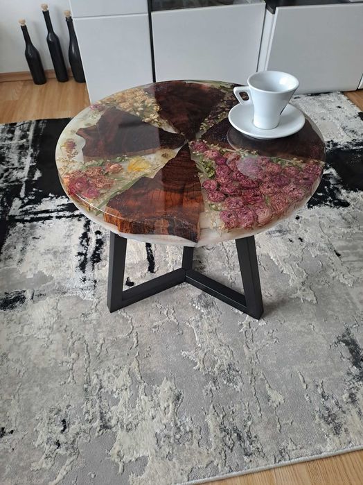 Mese din rasina epoxidica si flori