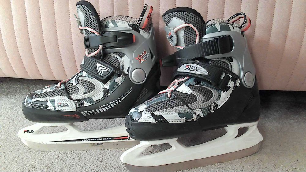 Patine de gheață Fila 32-35, stare foarte bună