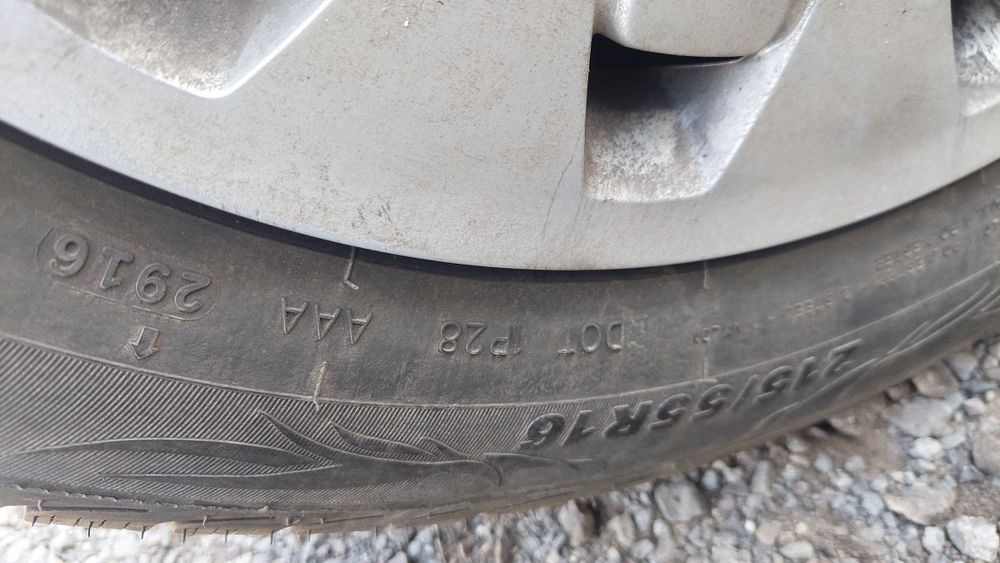 Cauciucuri iarnă 215/55/16 cu jante de tablă,  dot 2016 .
