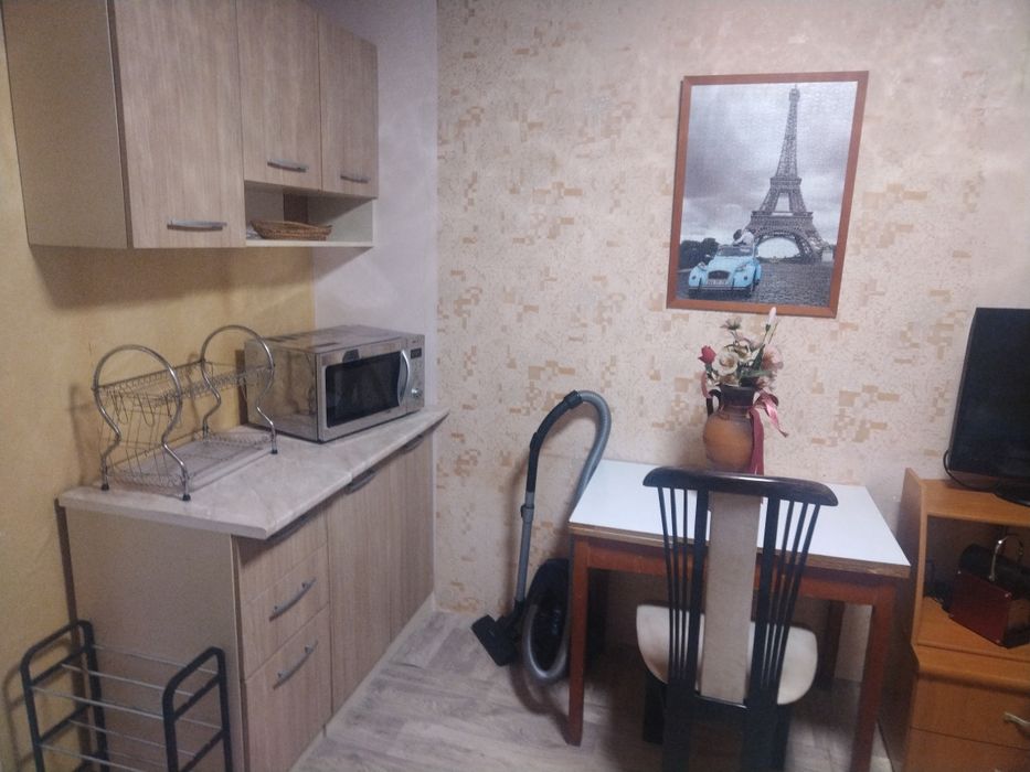 Собственик дава под наем обзаведена боксионера гр.ВАРНА  кв.Левски
кв.