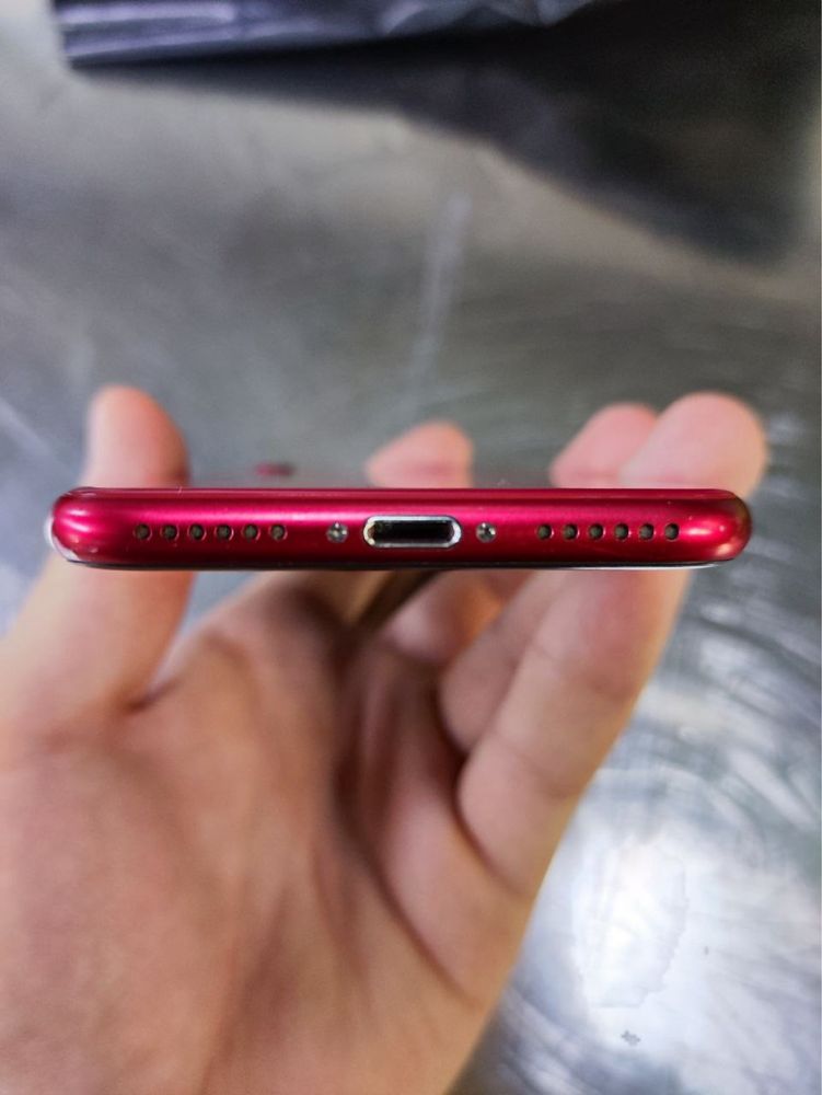 Продаю iphone se 2020